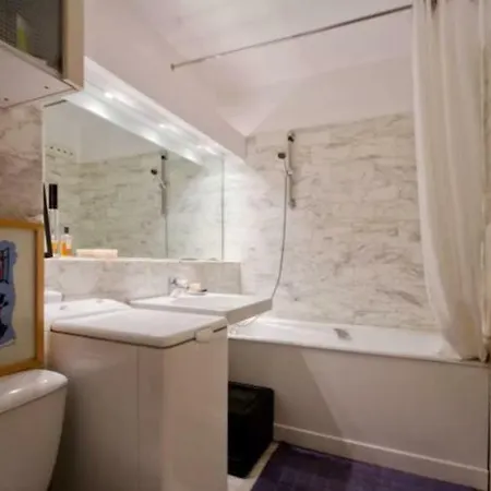 Standing Marais Bastille Apartment Paris